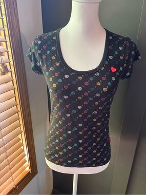 Soundgirl Black Heart Print Graphic Tee Y2K Scoop Neck Cotton Top M Mall Goth